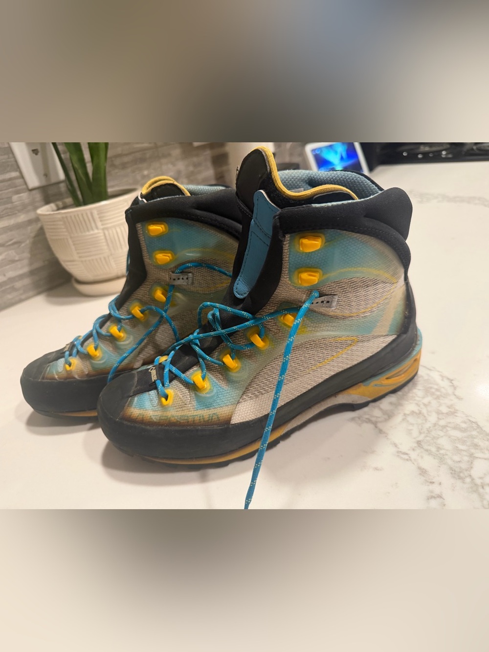 La Sportiva Gore-Tex Mountaineering Boot - Women’s 9.5
